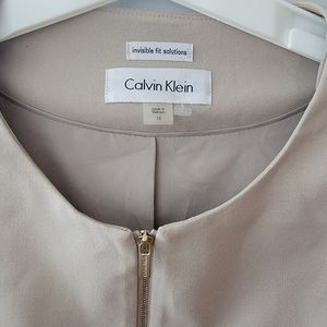 SIZE 12 CALVIN KLEIN BEIGE LIGHT CROPED BLAZER,  NWOT,IN PERFECT COND.